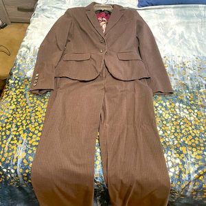 Woman’s Pant Suit Set